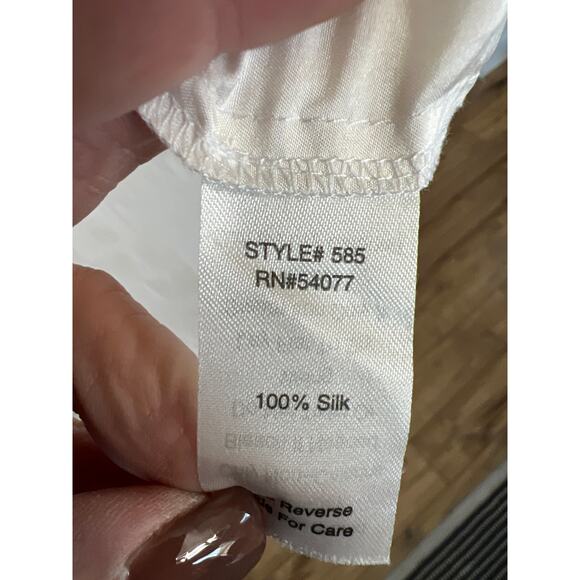 Cabi size large off white sleeveless 100% silk top blouse - Picture 4 of 4